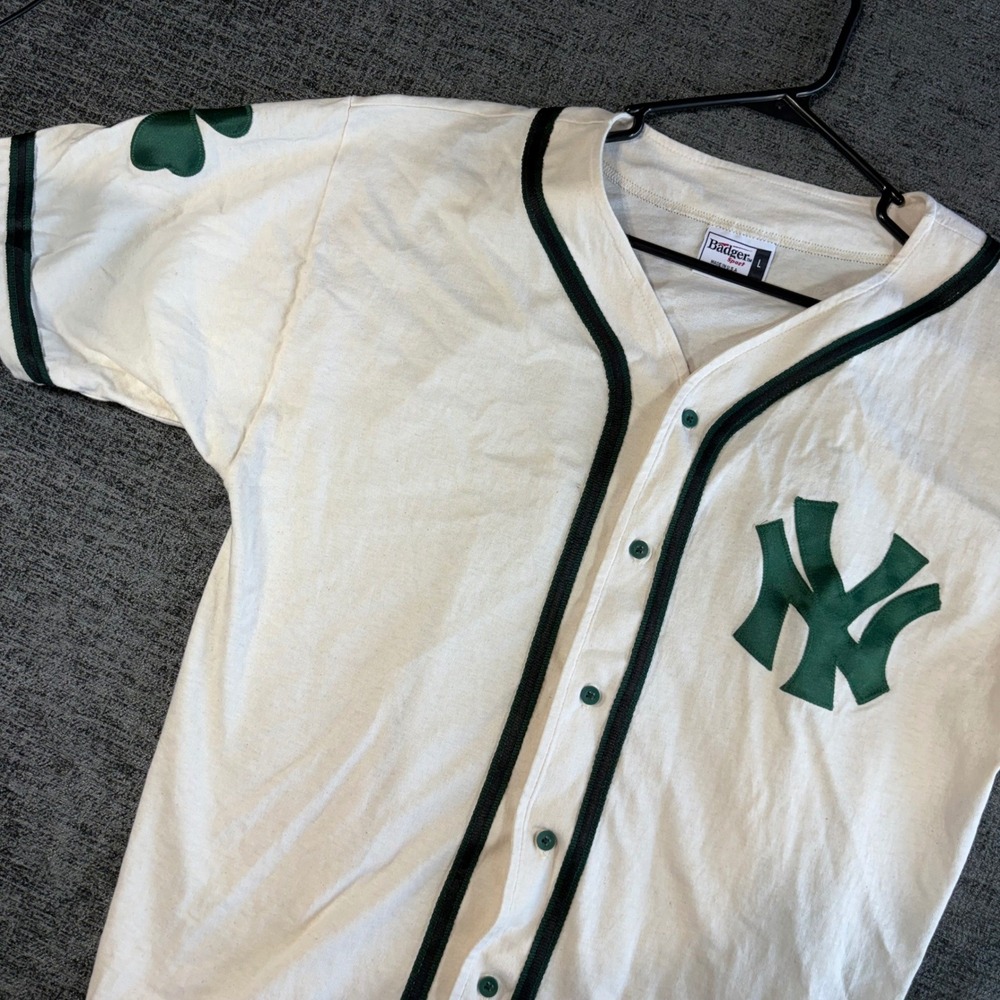NY Yankees Shamrock St Patricks Badger Sport Baseball Jersey Size L Cream Y2K